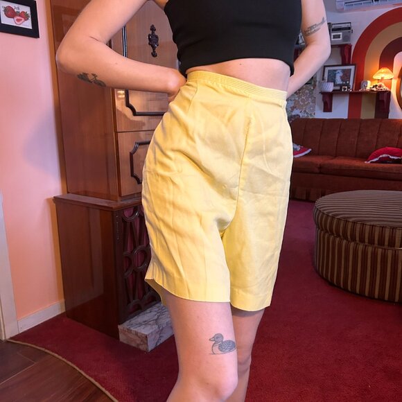 1970s union made yellow pleated side zip shorts - Picture 3 of 12